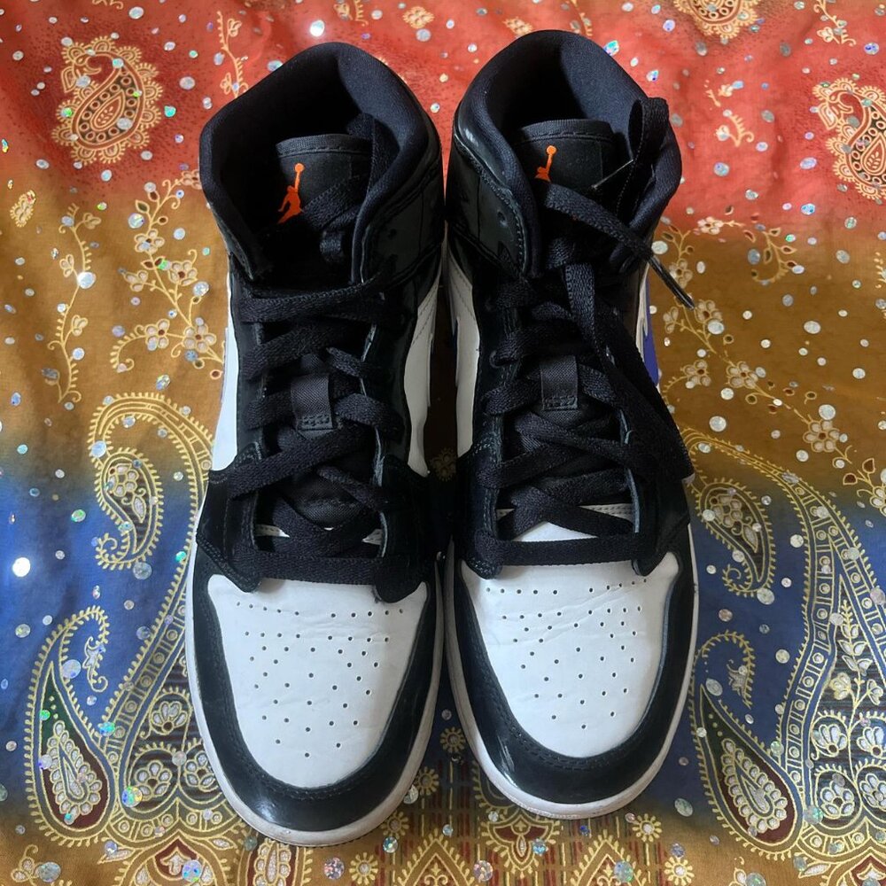 Youth 6/ Women’s 7.5 Air Jordan Shoes - Picture 2 of 6